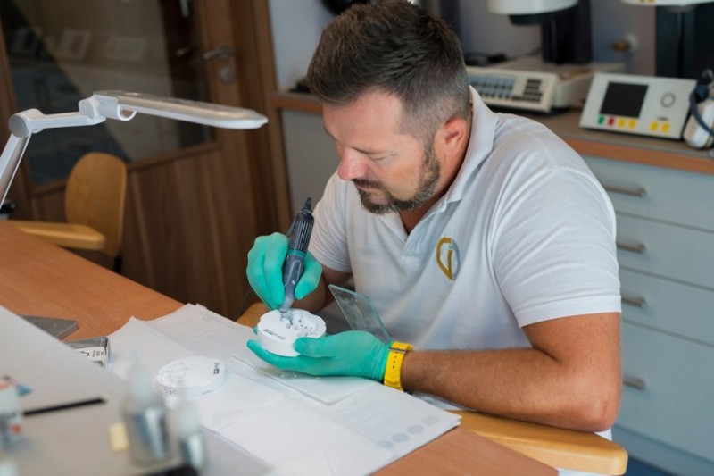 Arbeit in unserem Zahnlabor Arbeit in unserem Zahnlabor